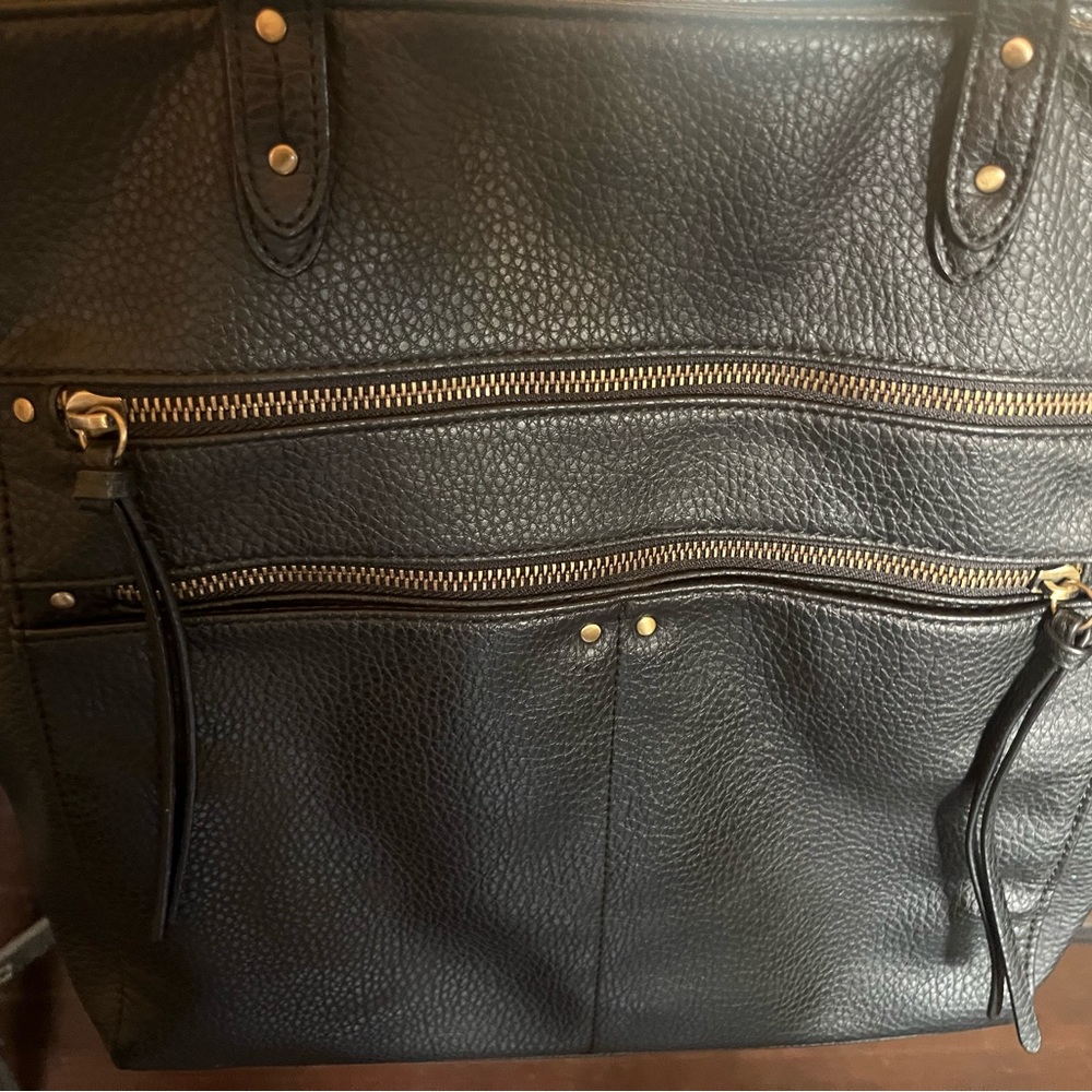 2 pocketbooks a relic by fossil and a Micheal kours